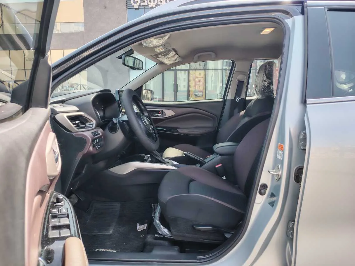 Car image 11