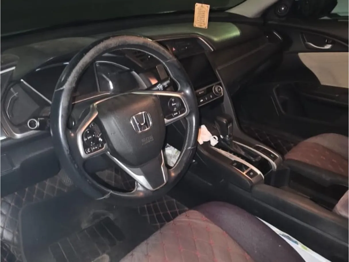 Car image 5