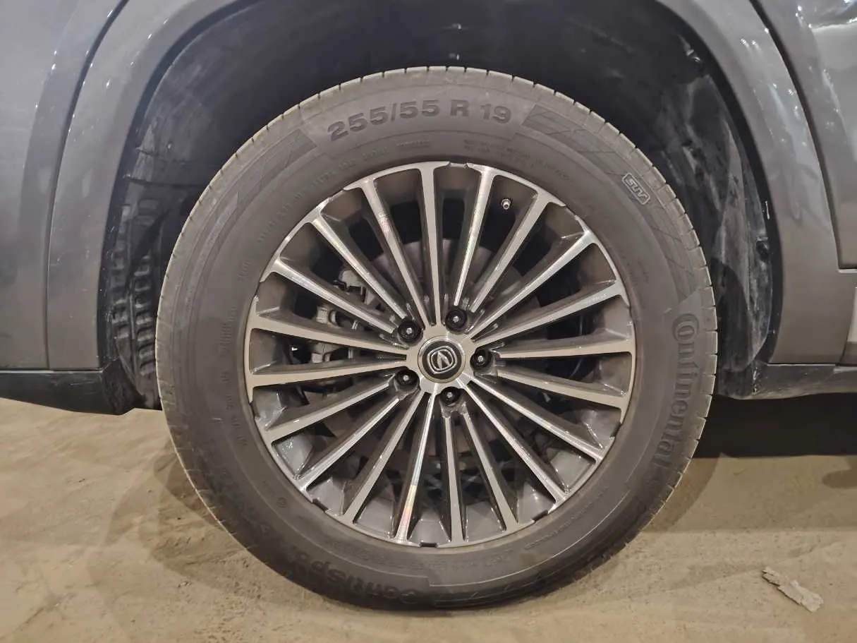 Car image 10