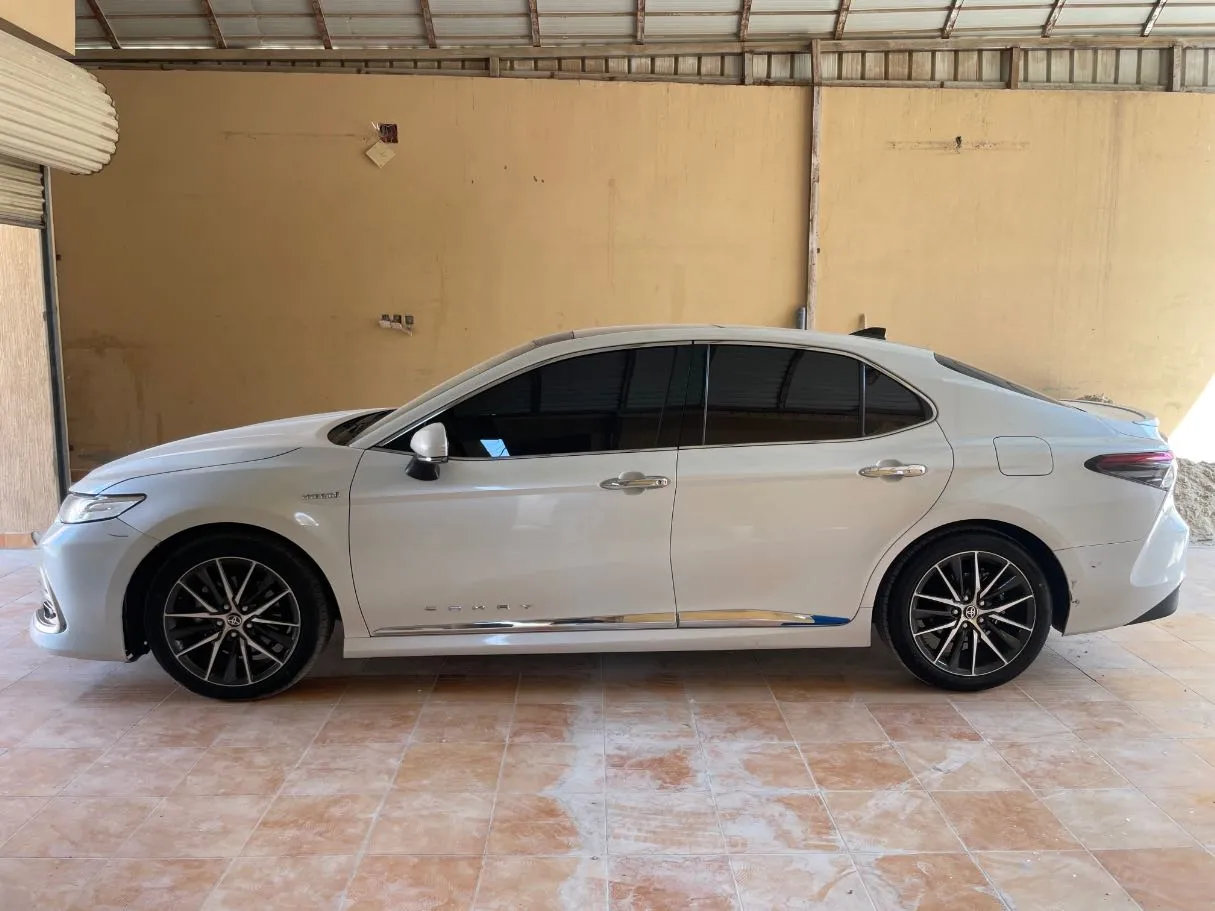 Car image 8