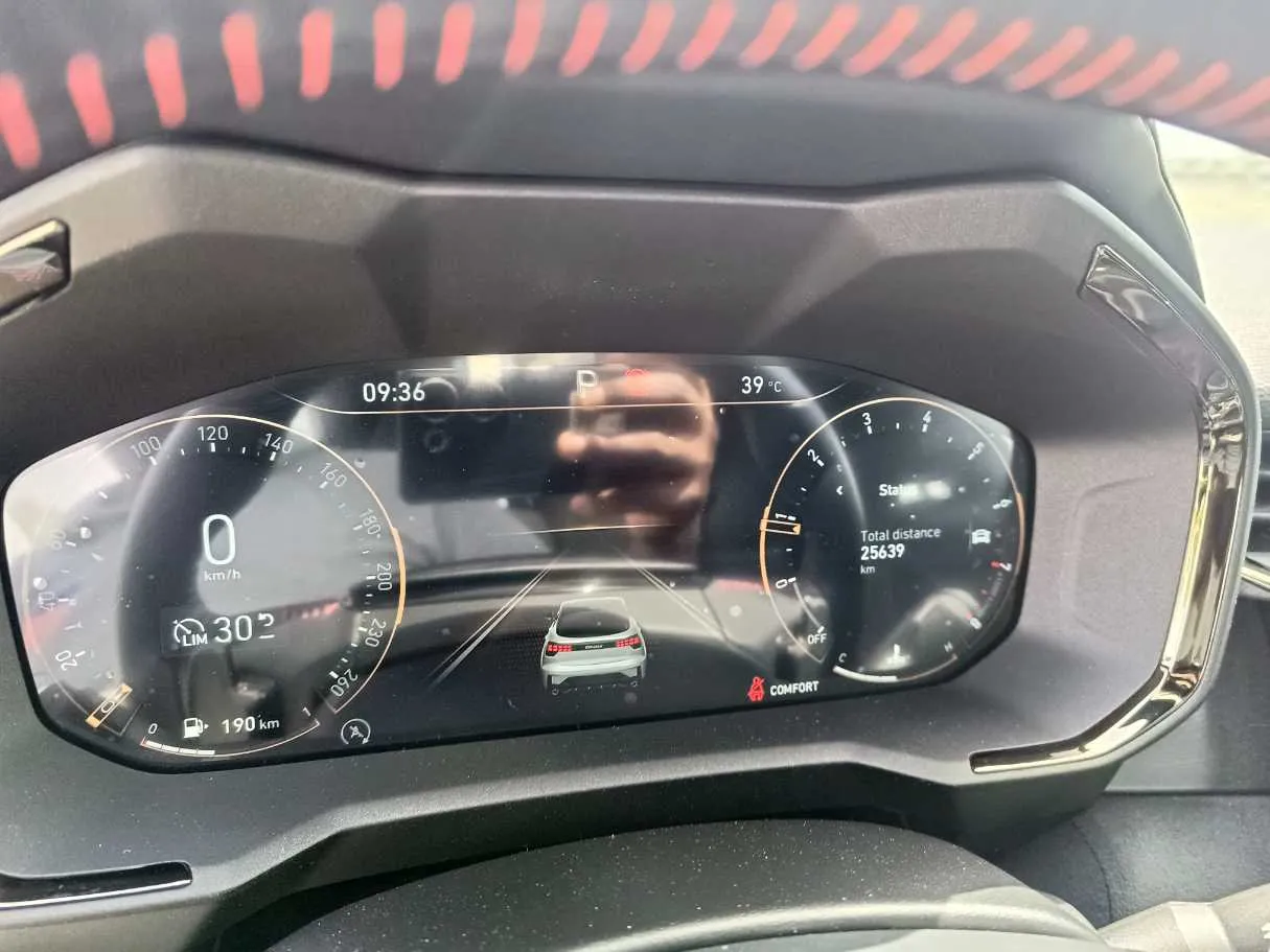 Car image 26