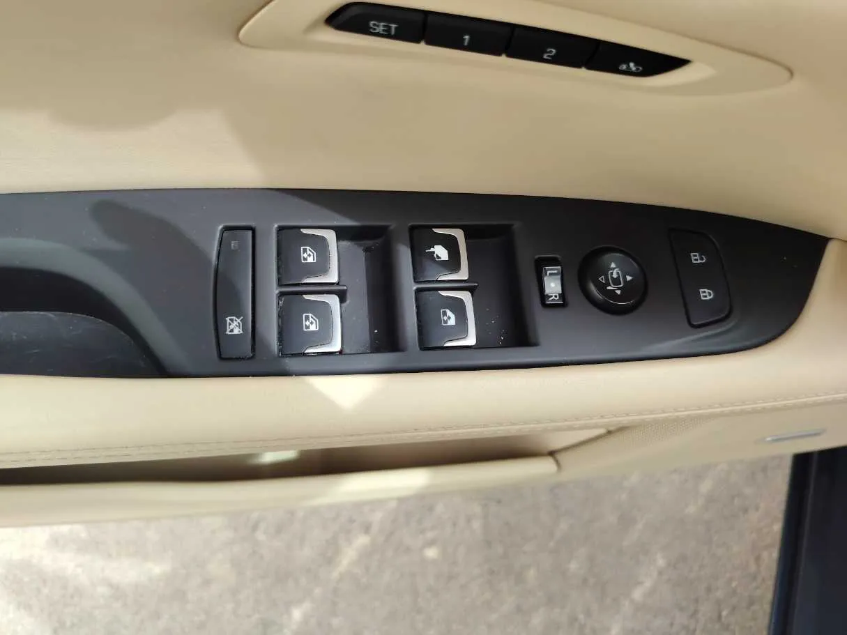 Car image 28
