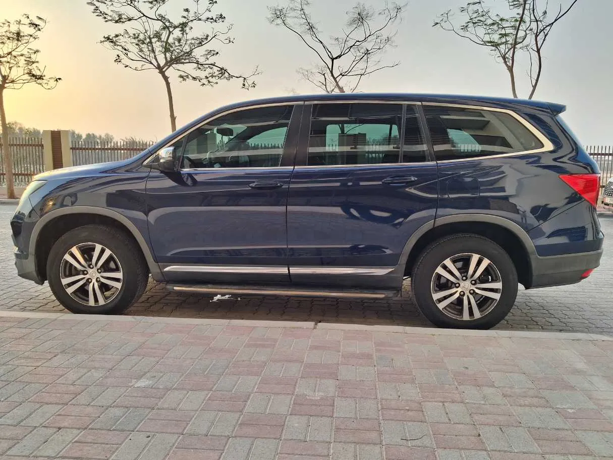 Car image 8