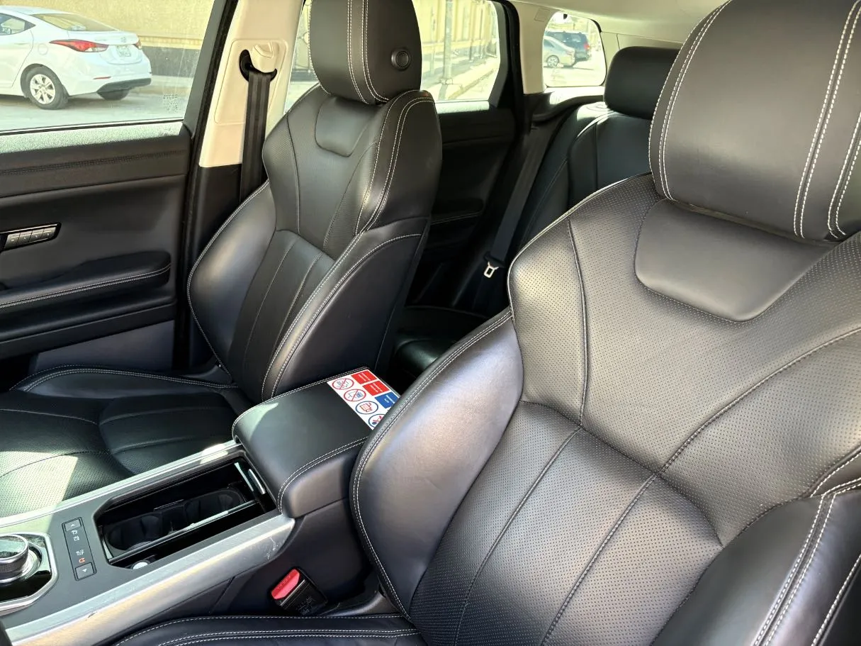 Car image 13