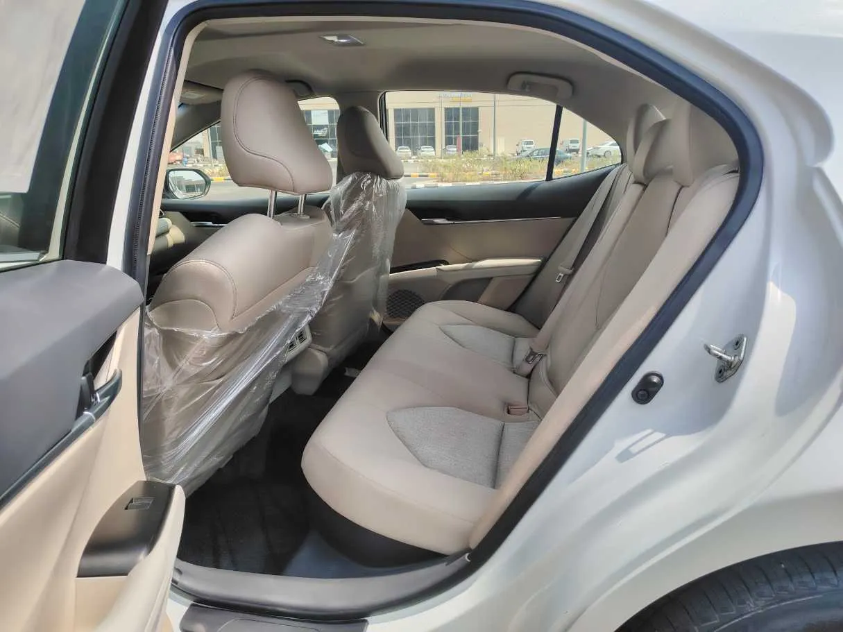 Car image 15