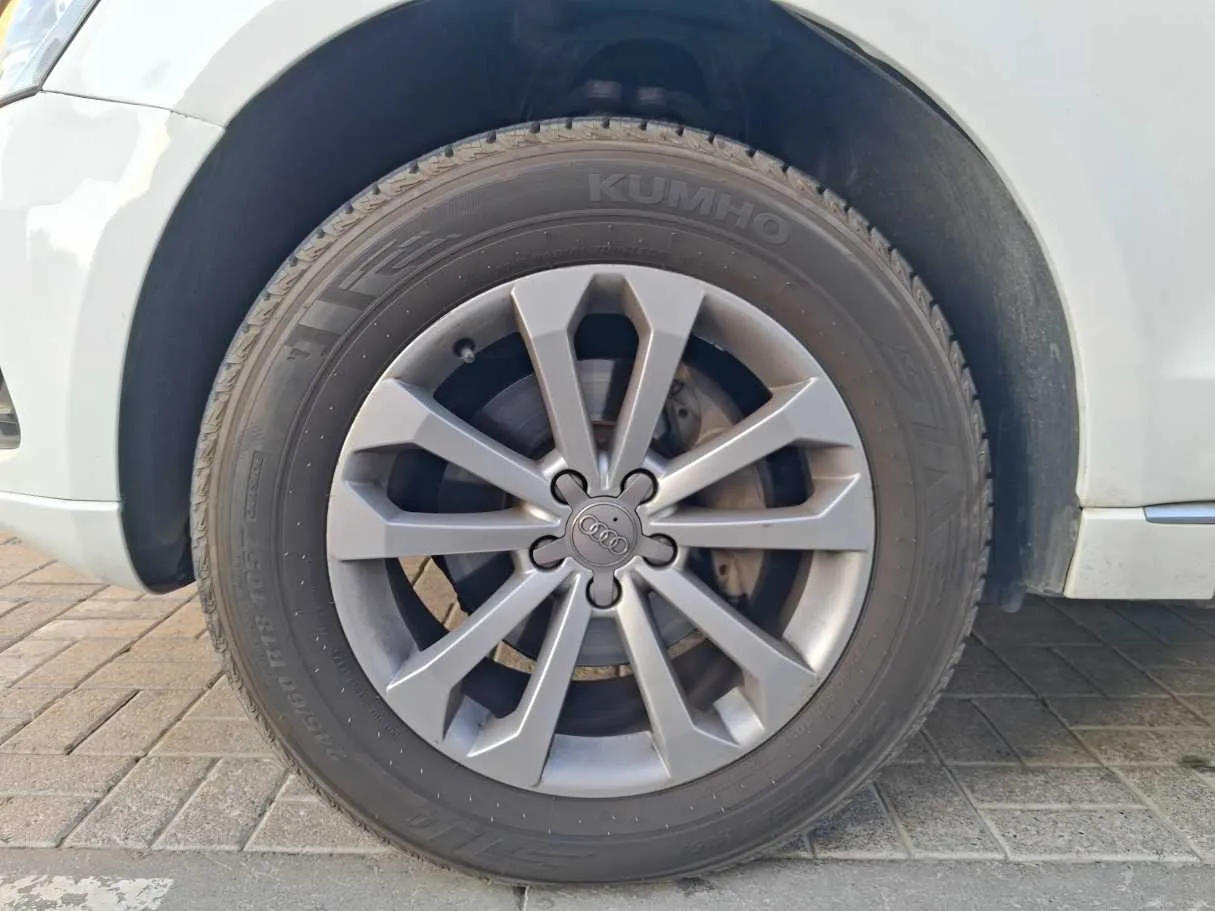Car image 9