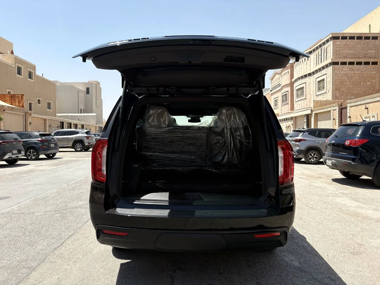 Car image 24
