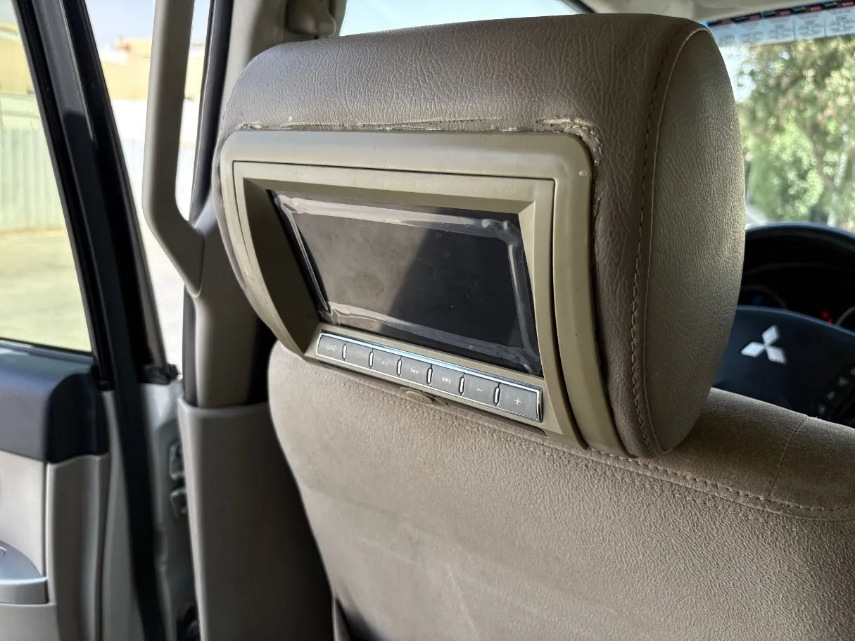Car image 30