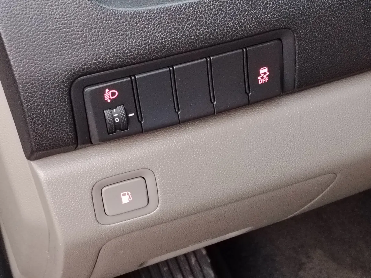 Car image 30