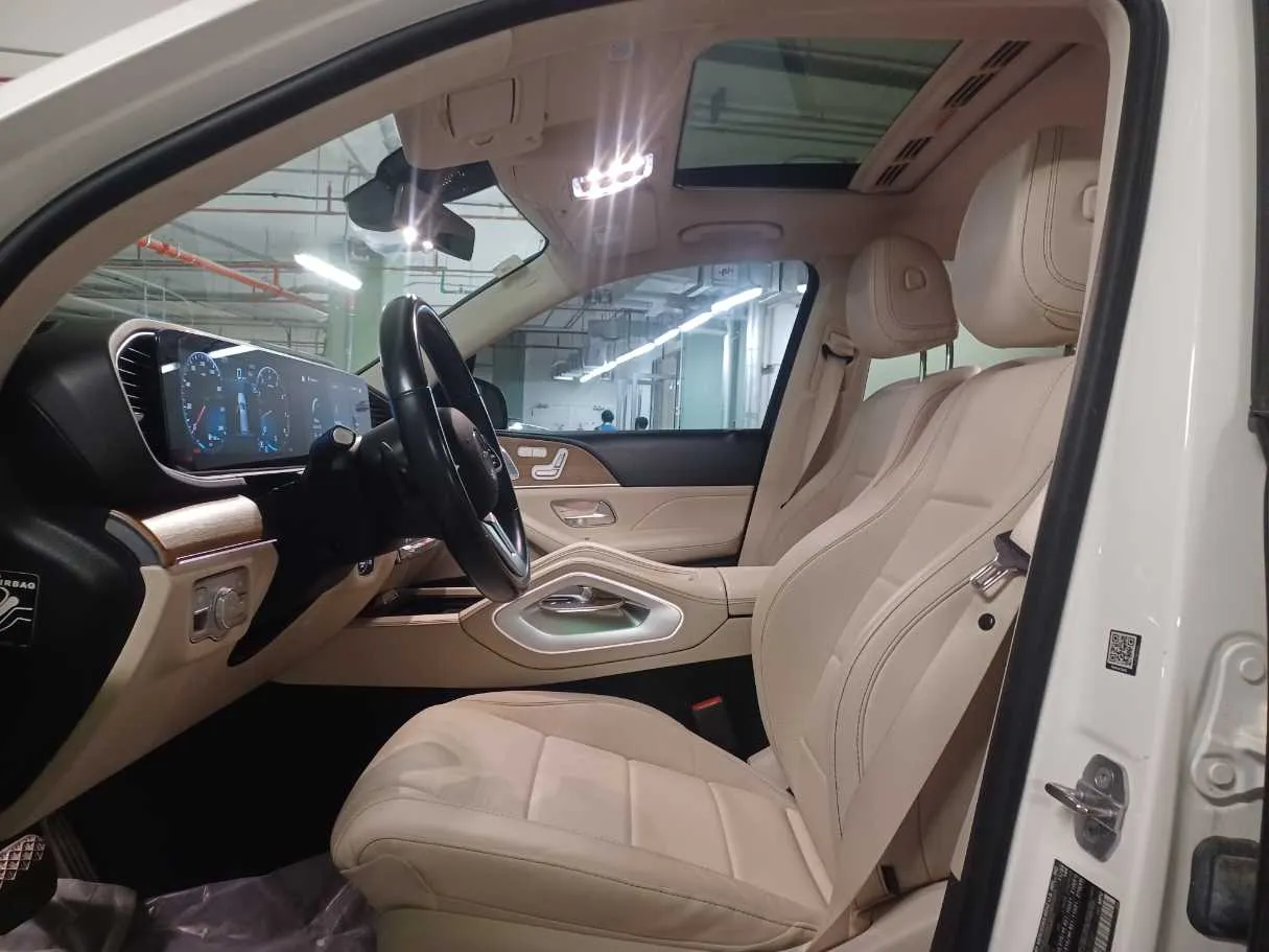 Car image 13