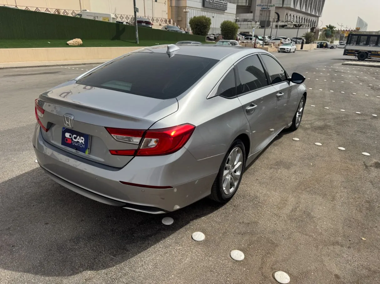 Car image 5