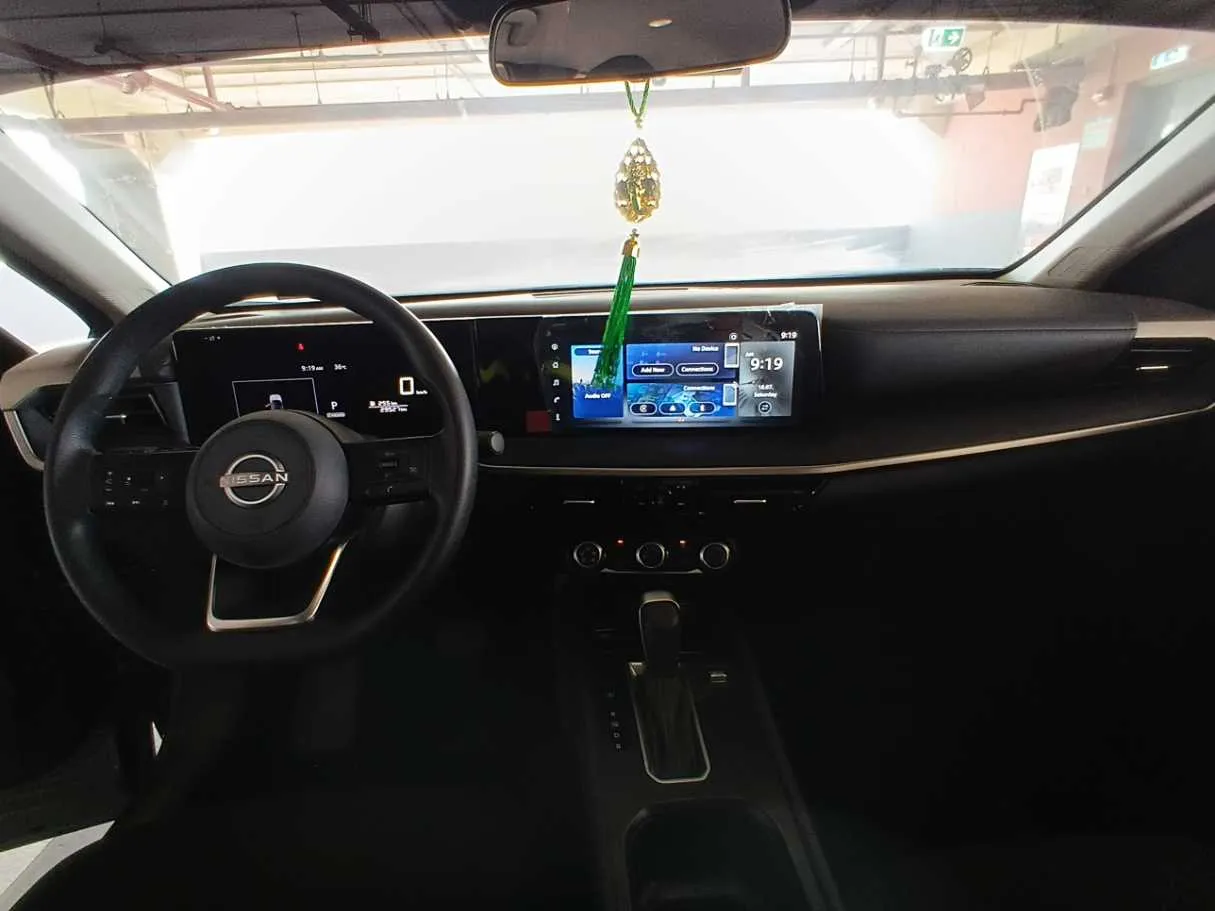 Car image 14