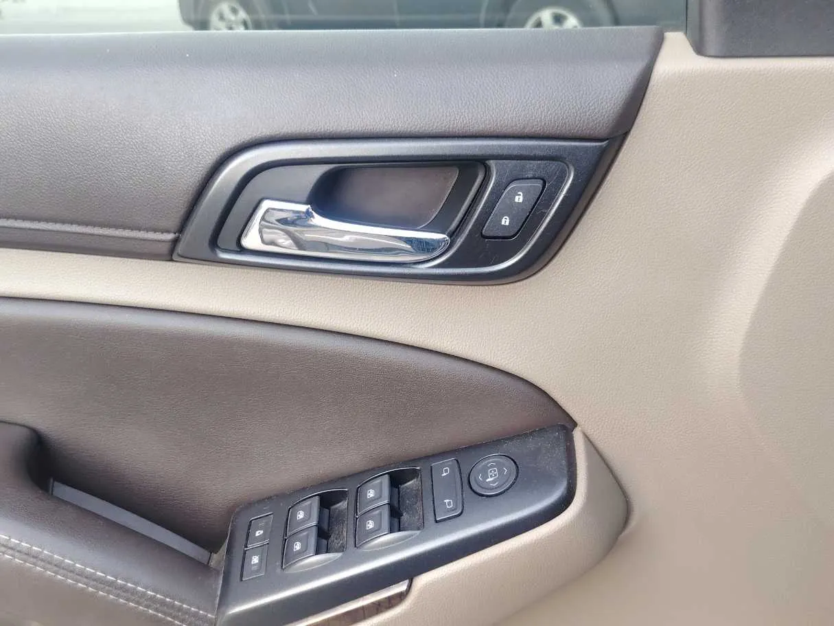 Car image 13