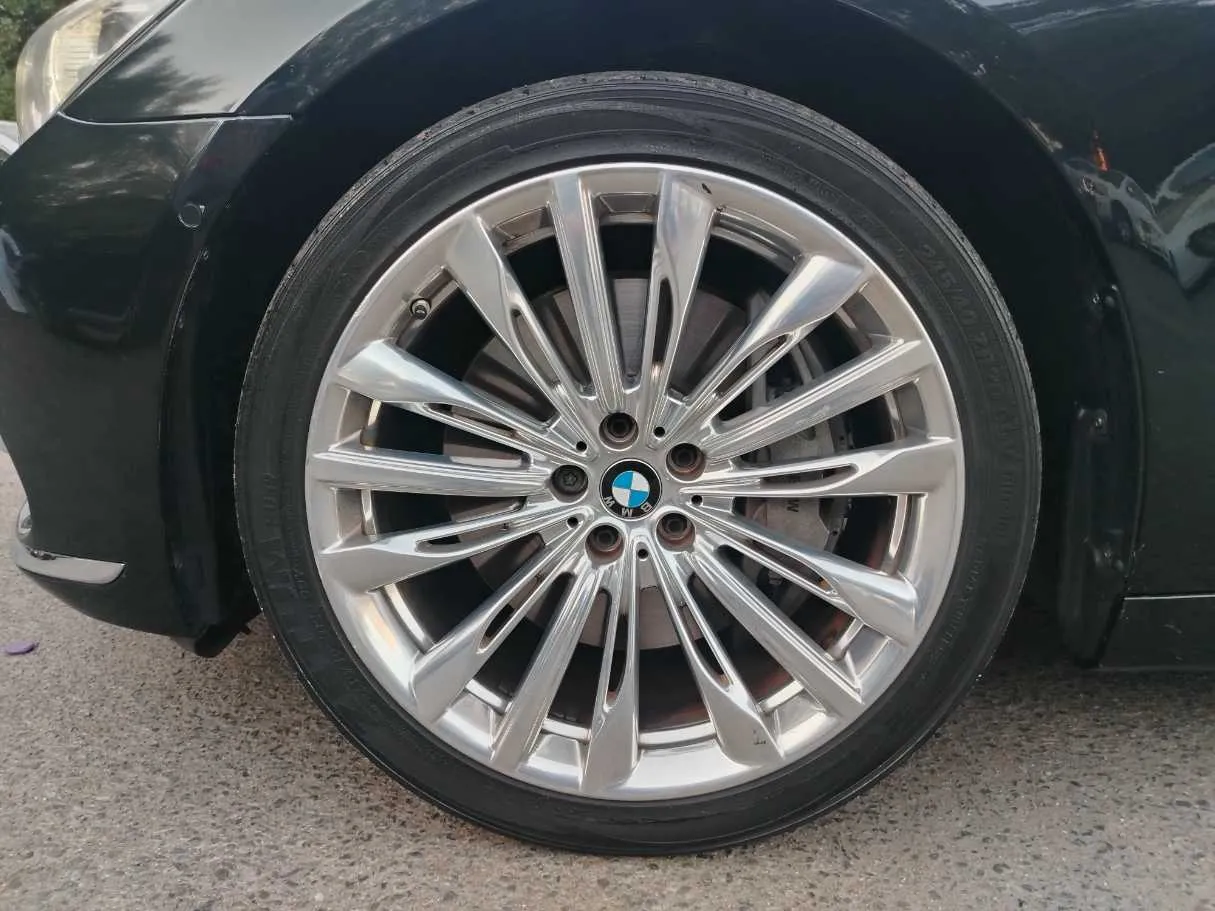 Car image 10