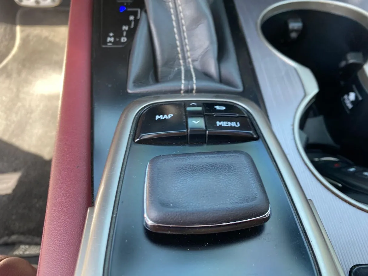 Car image 16