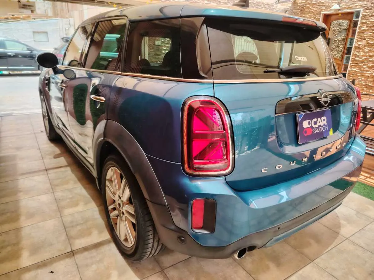Car image 8