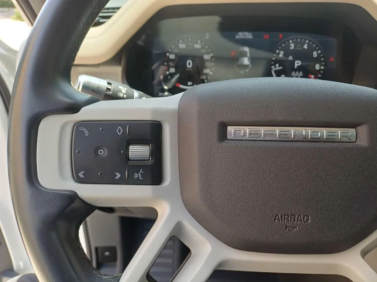 Car image 18