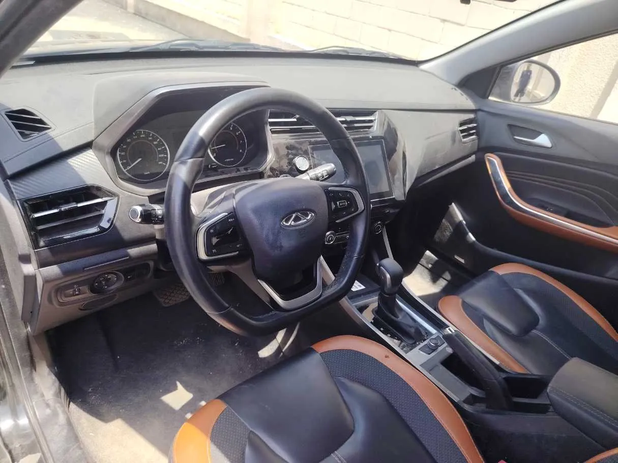 Car image 12