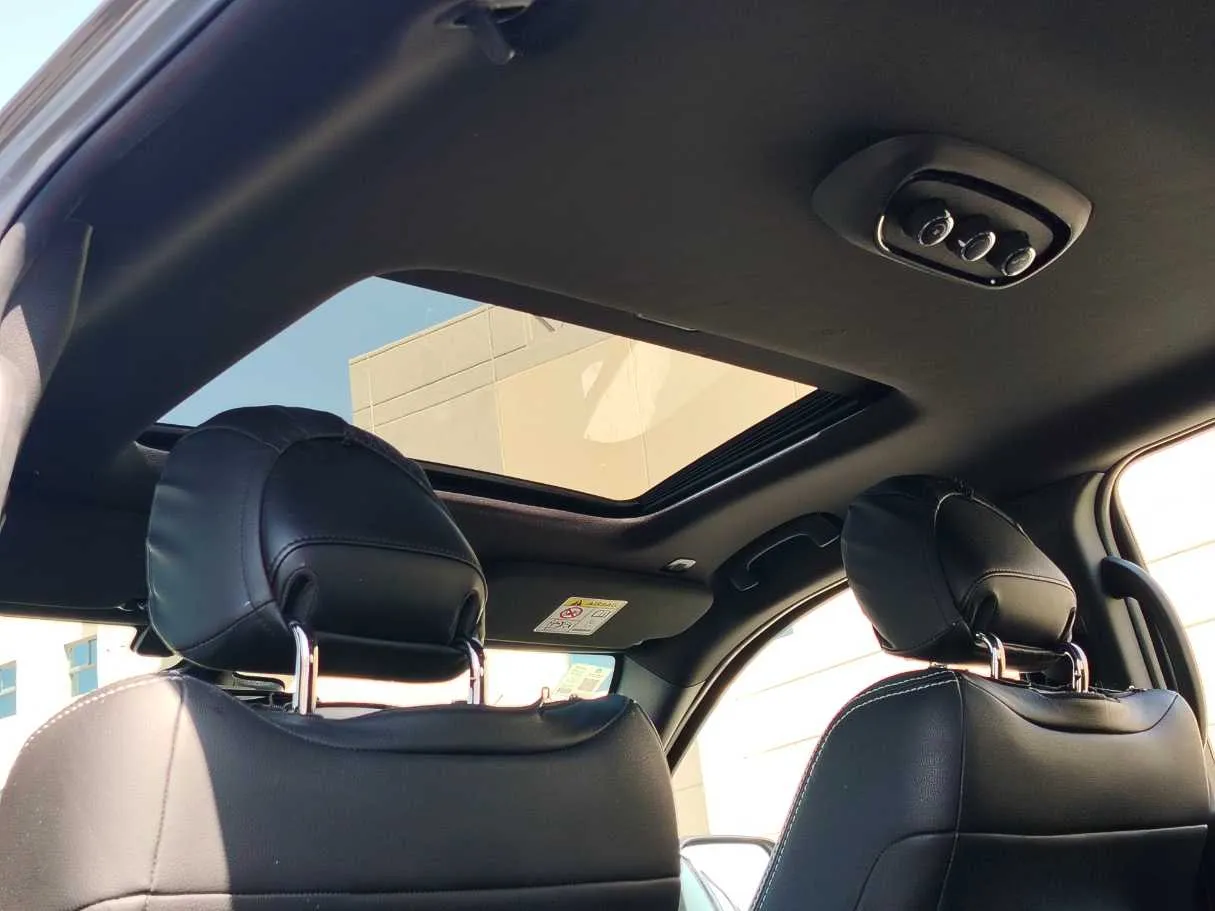 Car image 14