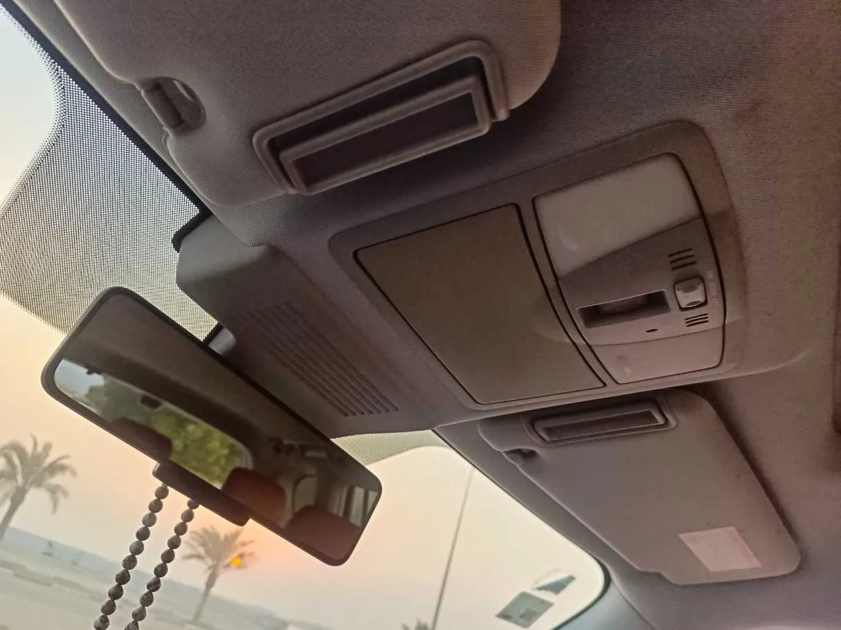 Car image 30