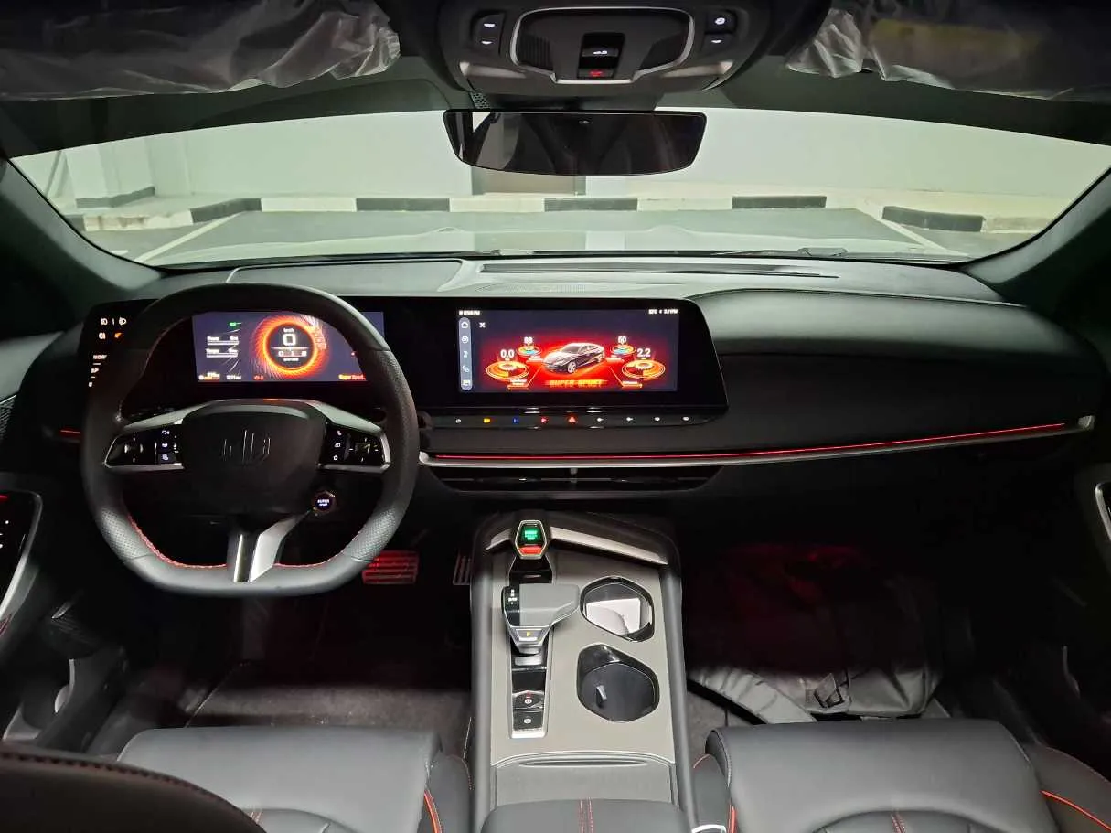 Car image 14