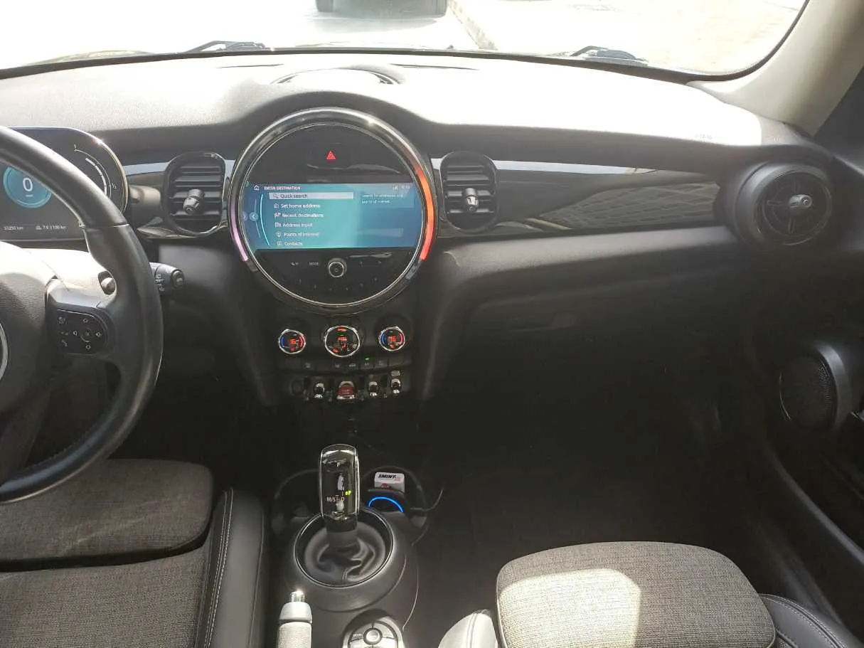 Car image 16