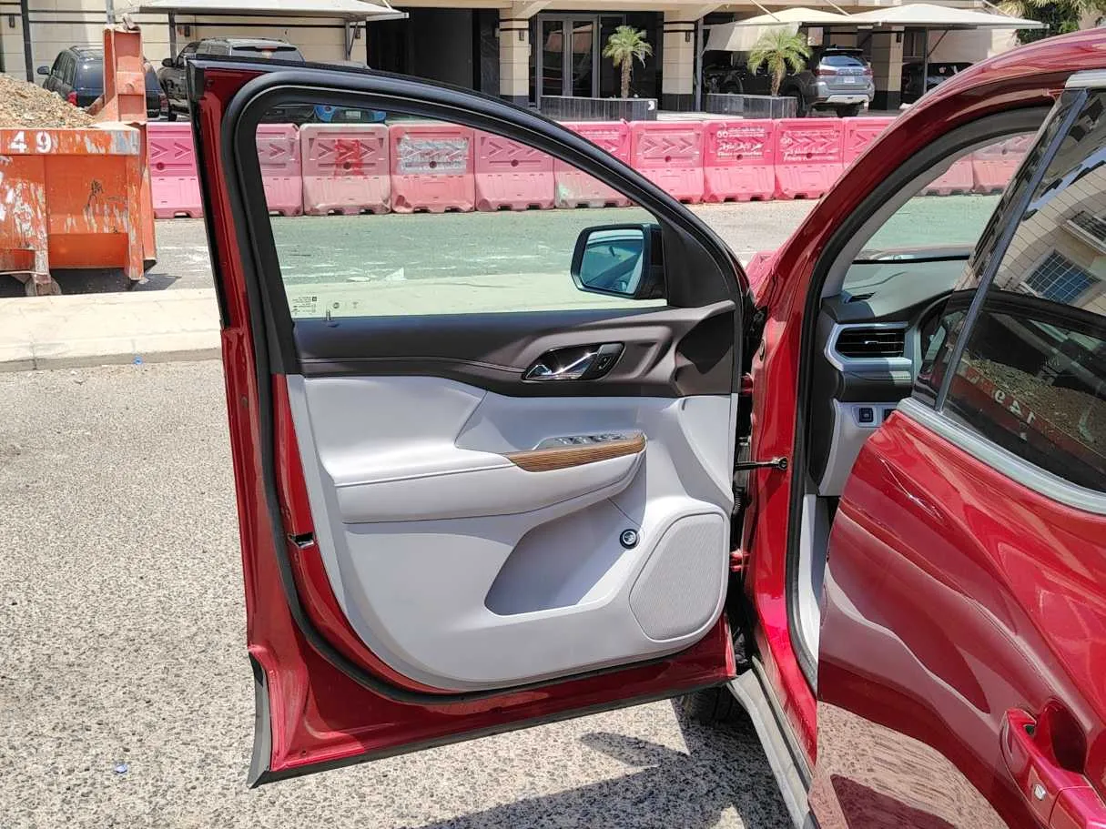 Car image 11
