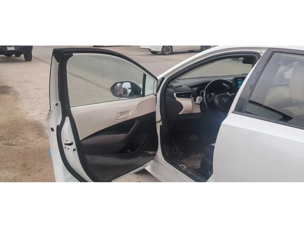 Car image 11