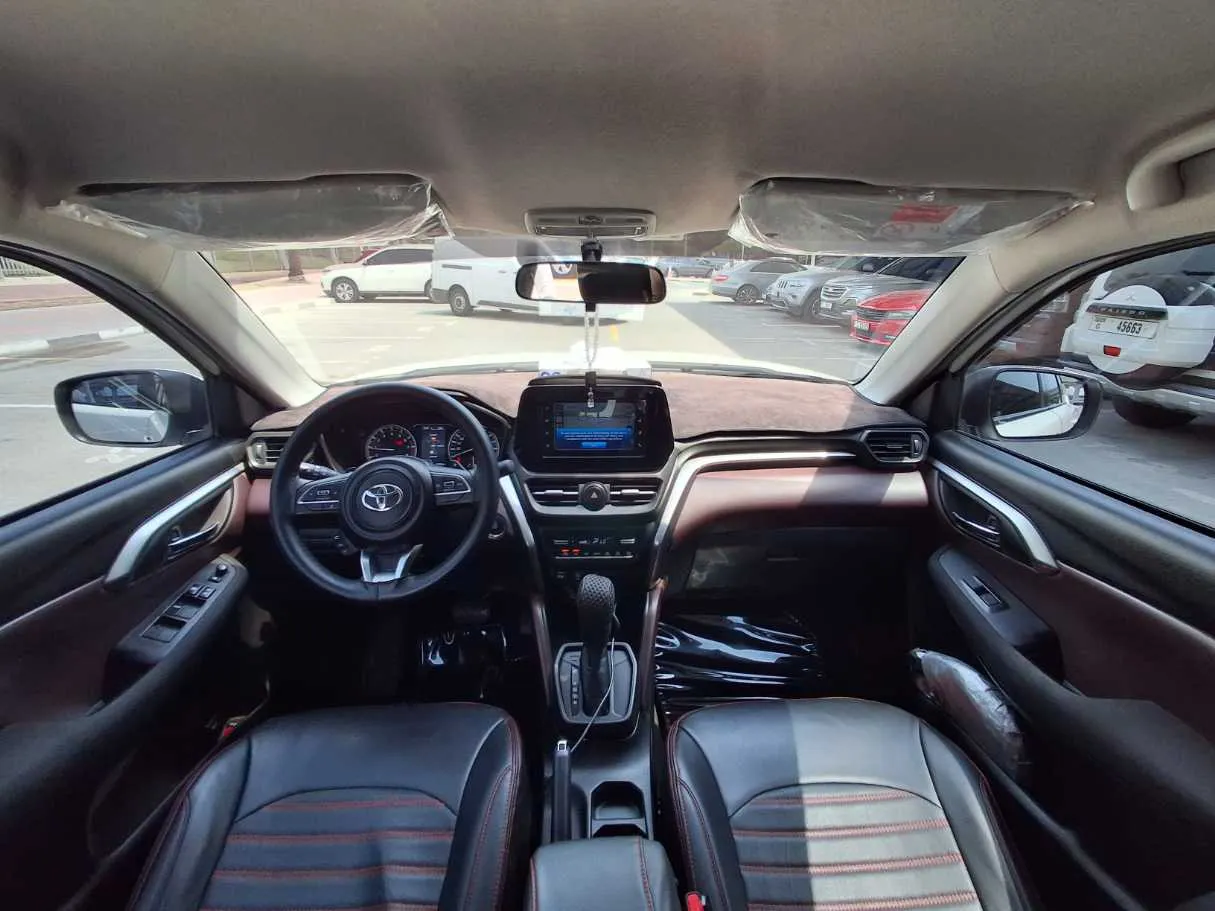 Car image 18