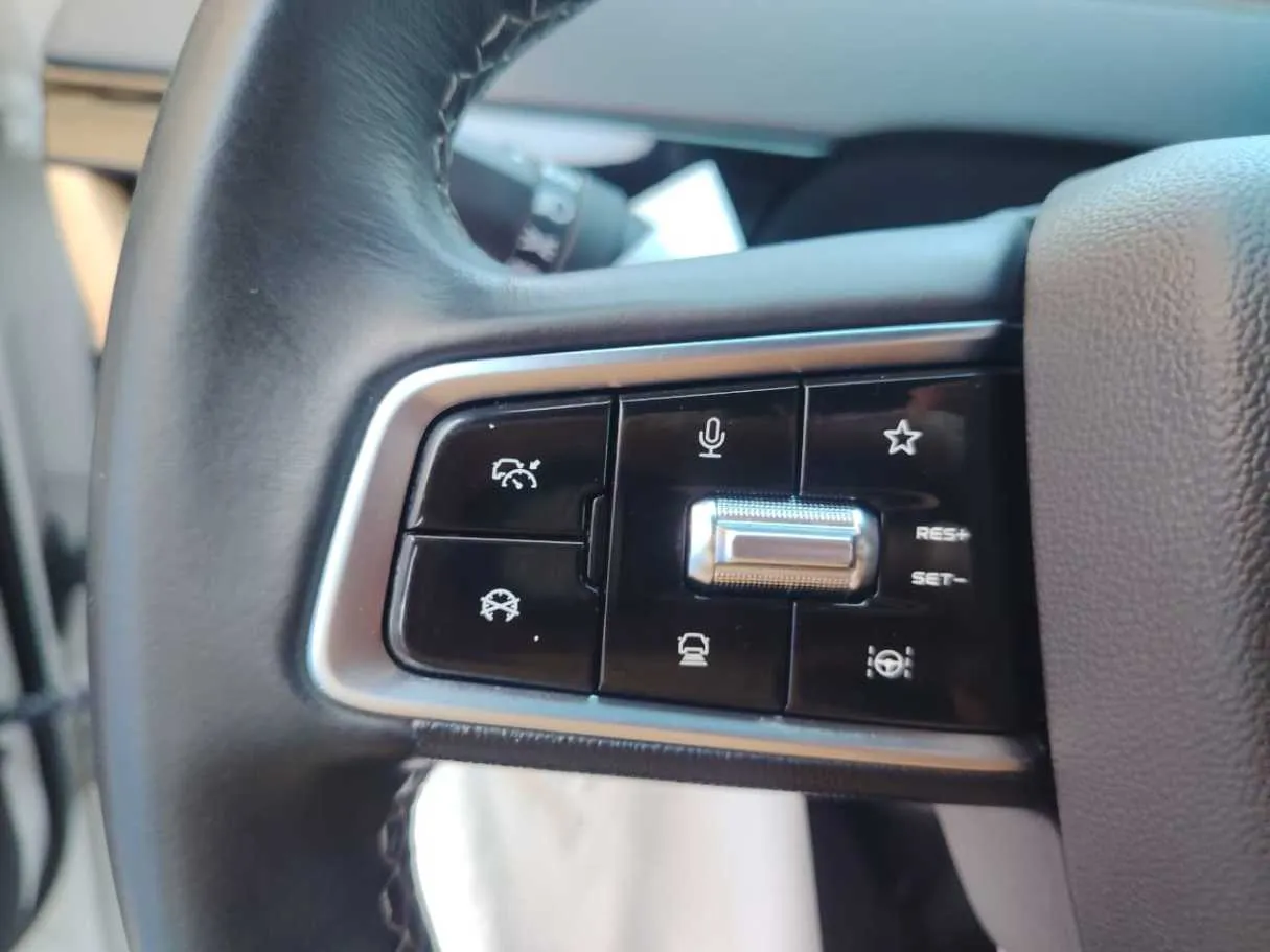 Car image 25