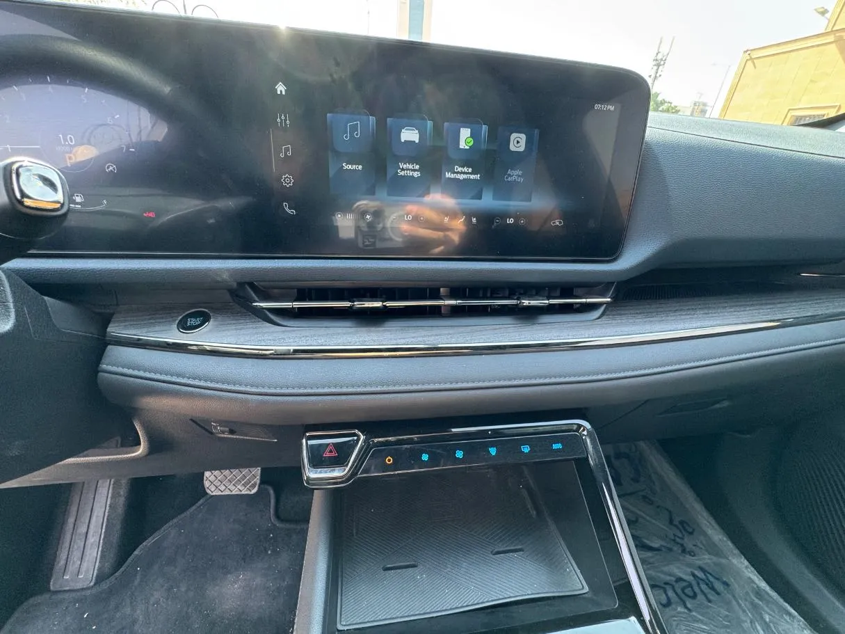Car image 18