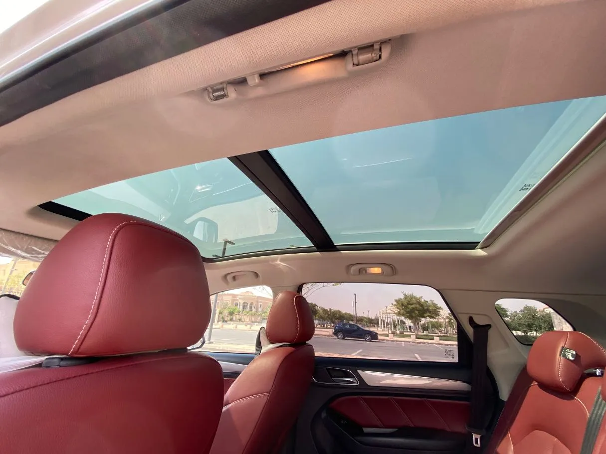 Car image 14