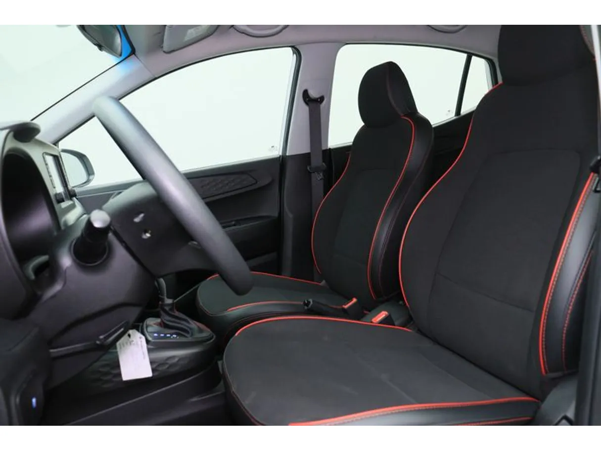 Car image 8