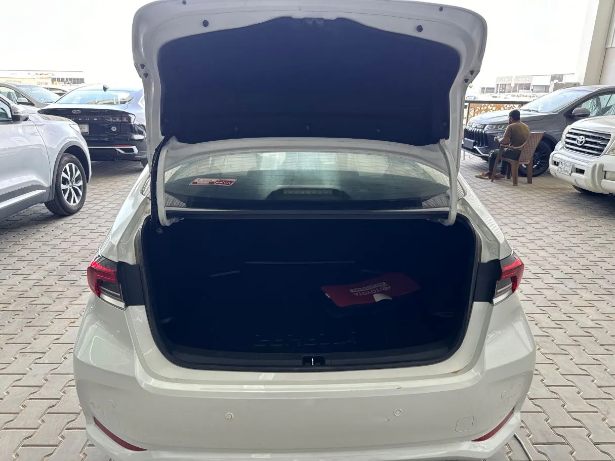 Car image 15
