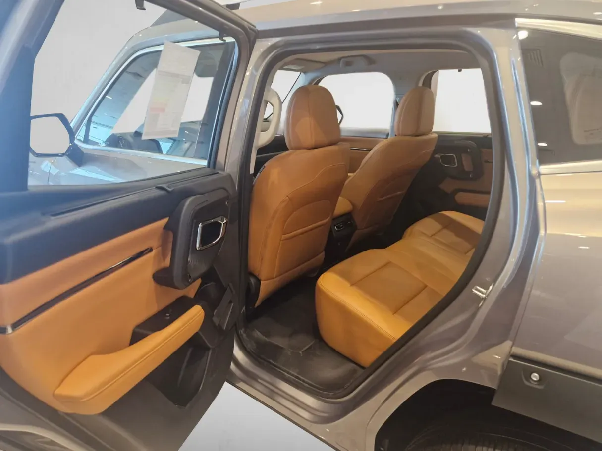 Car image 6