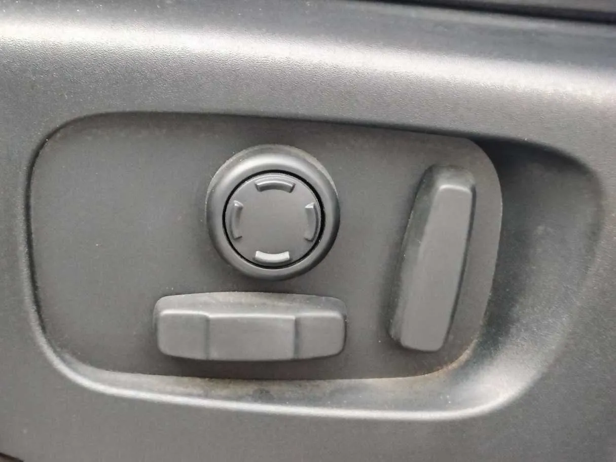 Car image 28
