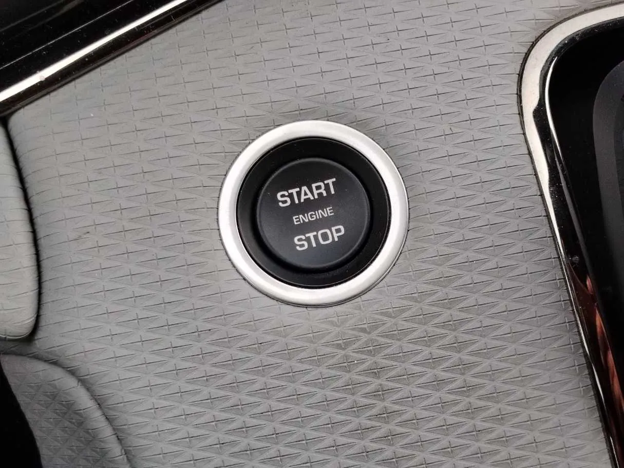 Car image 25