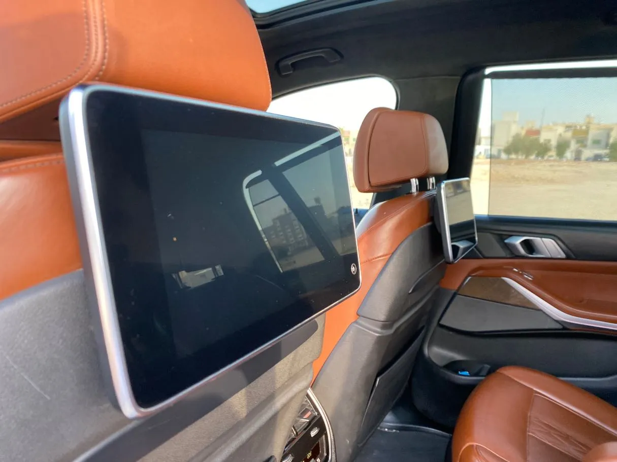 Car image 29