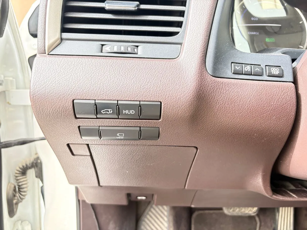 Car image 26