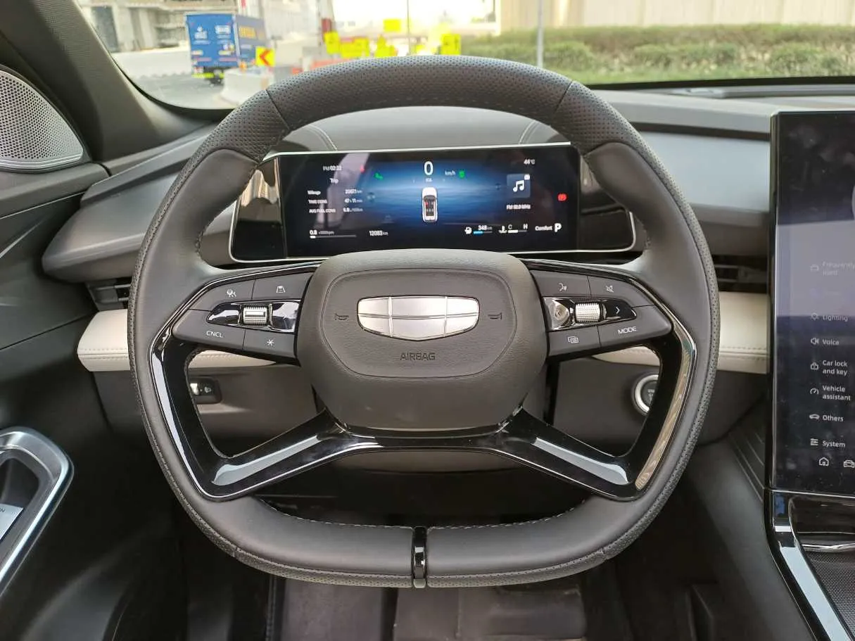 Car image 14