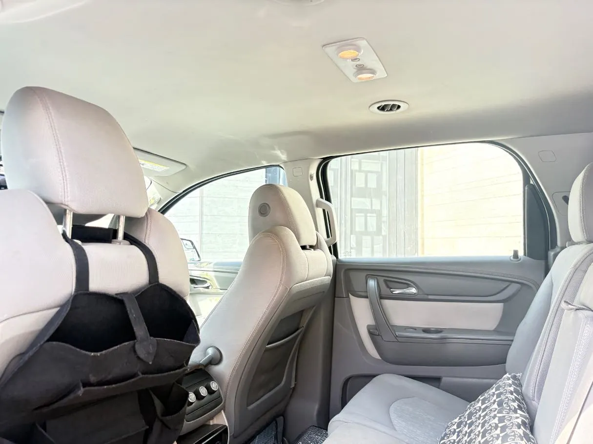 Car image 17