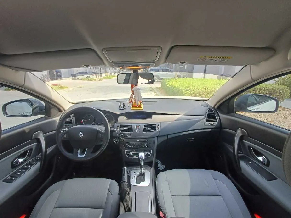 Car image 14