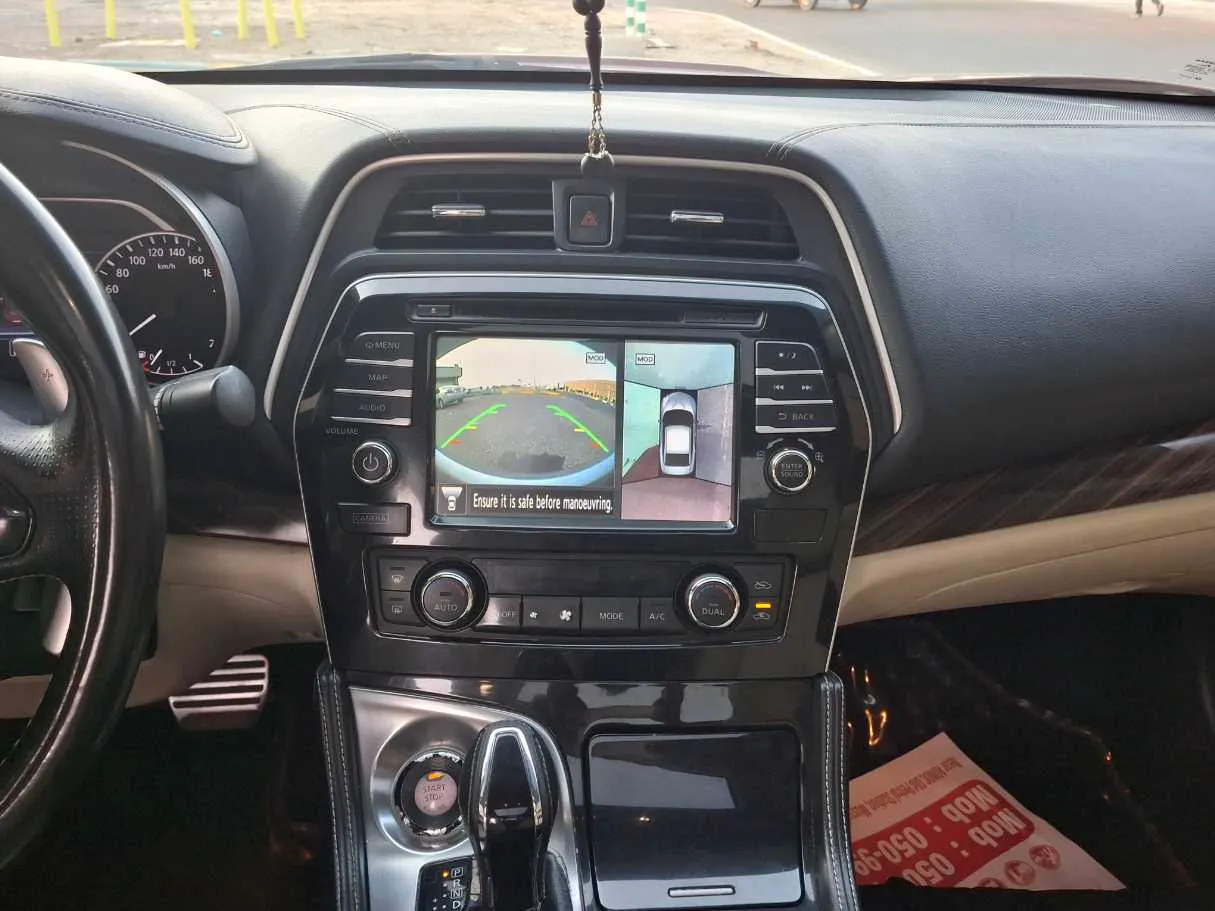 Car image 16