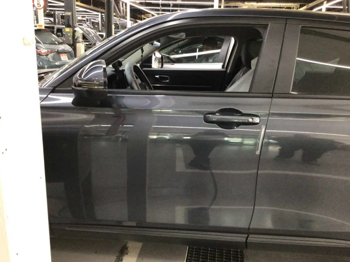 Car image 11