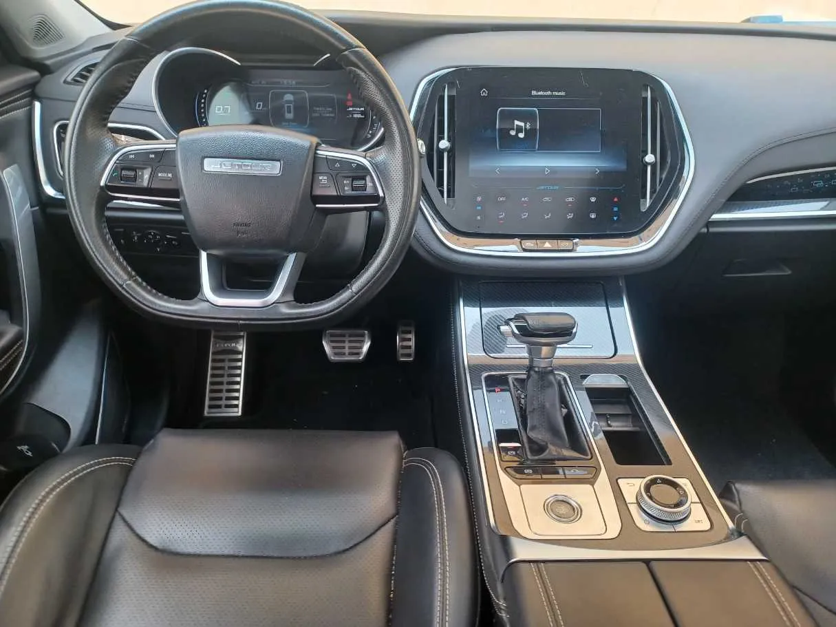 Car image 15