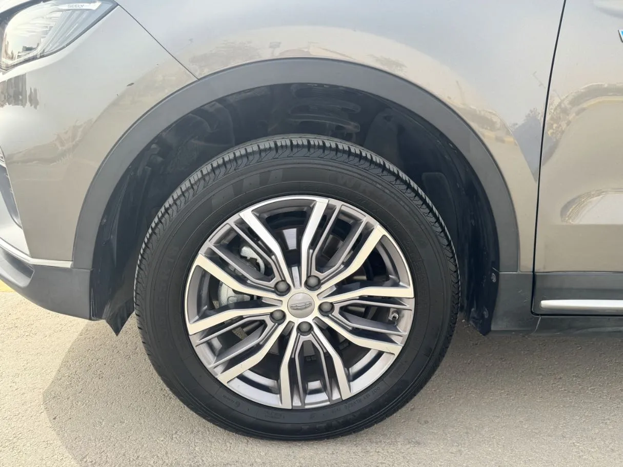 Car image 6