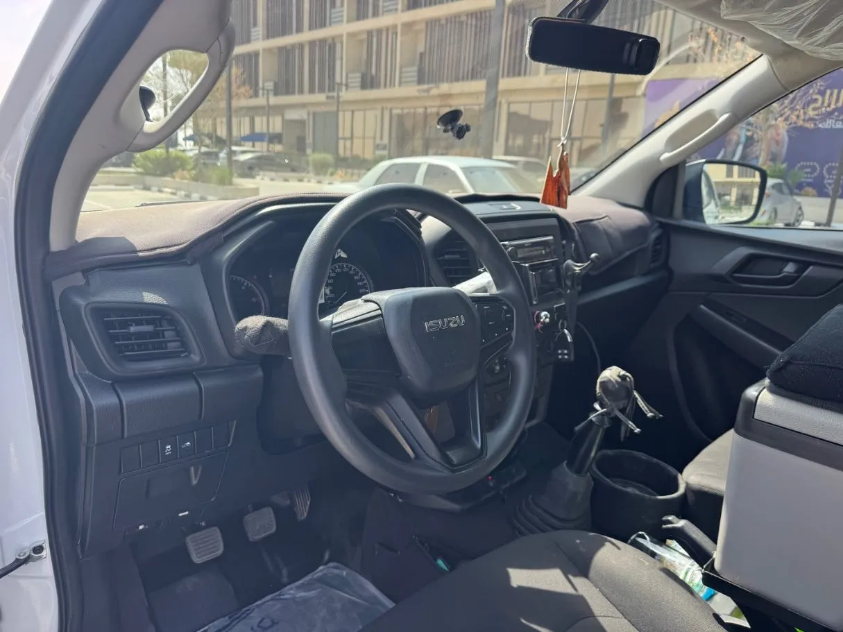Car image 12