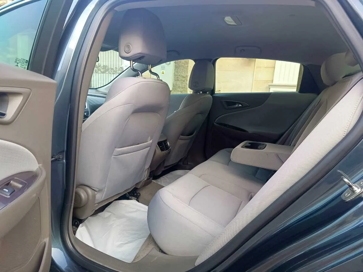 Car image 19