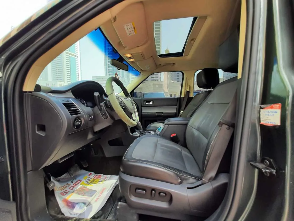 Car image 12