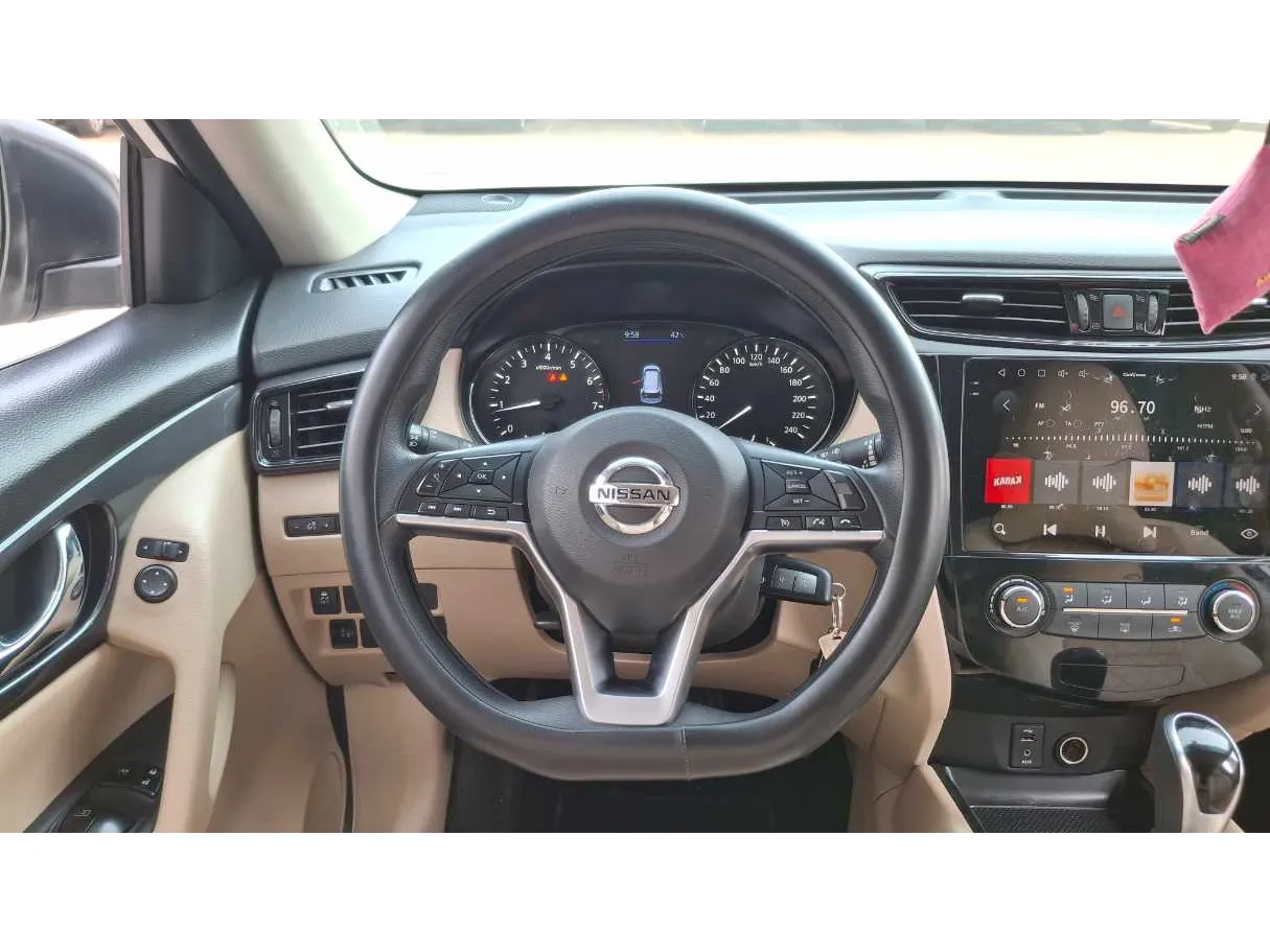 Car image 14